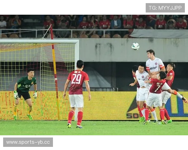 裁判争议笼罩下的夺冠时刻注定成为足坛历史永远的争议焦点