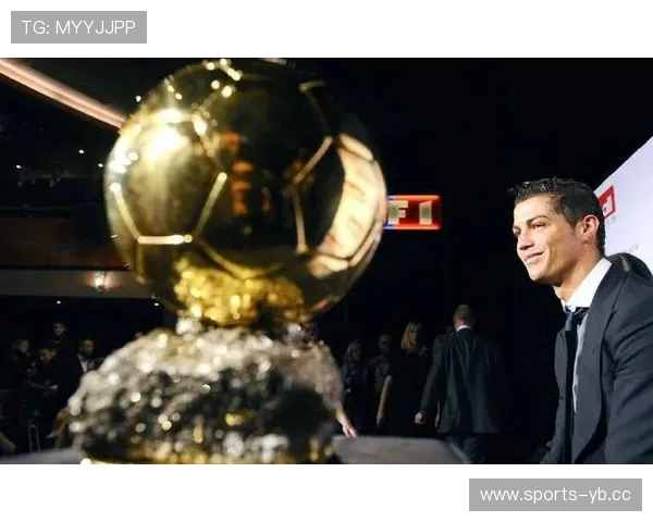 金球奖高举奖杯的瞬间 将永载史册成为永恒传奇